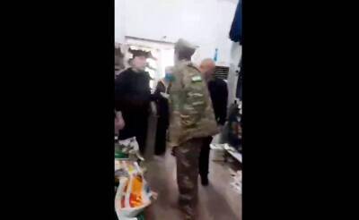 Мужчина в военной форме, устроивший скандал на рынке, оказался лже–сотрудником Минобороны - podrobno.uz - Узбекистан - Ташкент