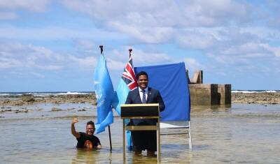 Министр из Тувалу выступил на саммите по климату, стоя по колено в воде - newizv.ru - Тувалу