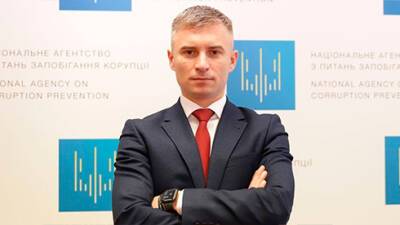 Владимир Зеленский - Александр Новиков - Глава НАПК призывает Зеленского ветировать и вернуть на доработку принятые Радой изменения в закон о партиях - bin.ua - Украина