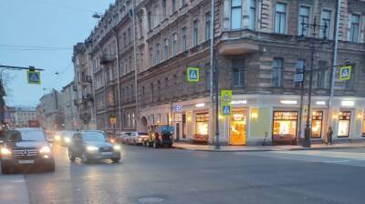 «Теплосеть» зарыла километр трубы в Ковенском переулке, дорогу снова вернули водителям - neva.today - Санкт-Петербург