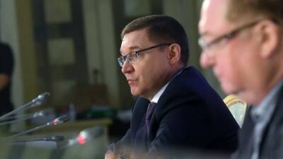 Владимир Якушев - Полпред Якушев попросил выдавать QR-коды людям без смартфона - russian.rt.com - окр. Уральский
