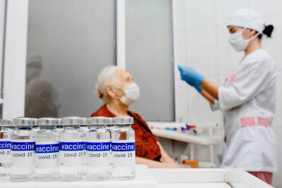 В Петербурге ввели принудительную вакцинацию, но не для всех - spb.mk.ru - Санкт-Петербург