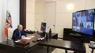 Владимир Путин - Сергей Собянин - Татьяна Голикова - Анна Попова - Михаил Мурашко - Путин обсудил с Совбезом России антиковидные меры и итоги нерабочих дней - mir24.tv - Москва - Россия
