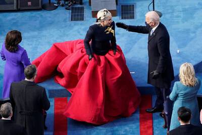 Леди Гага - Джо Байден - Леди Гага раскрыла необычное свойство платья с инаугурации Байдена - lenta.ru - США
