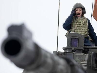 Лиз Трасс - Глава МИД Великобритании проехалась на танке в Эстонии и предостерегла РФ от стратегической ошибки – вторжения в Украину - gordonua.com - Россия - США - Украина - Англия - Эстония - Польша - Washington