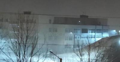 Сильнейший ветер вынес полностью большое окно в школе Владивостока - news.vse42.ru - Приморье край - Владивосток