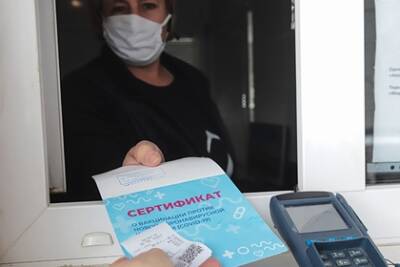 Нил Ушаков - В Евросоюзе призвали признать сертификаты России о вакцинации - lenta.ru - Россия - Китай - Рига - Латвия