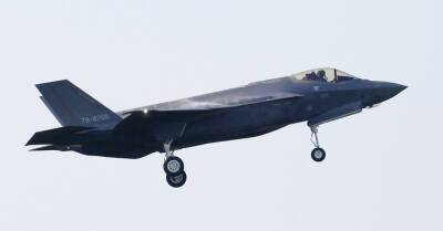 Видео с падением в море британского истребителя F-35 попало в соцсети - rus.delfi.lv - Англия - Латвия