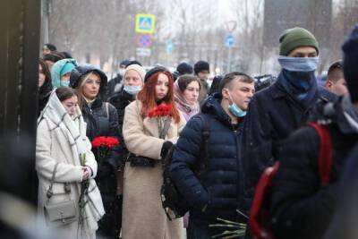 Александр Градский - Очередь из желающих попрощаться с Градским растянулась более чем на километр - mk.ru