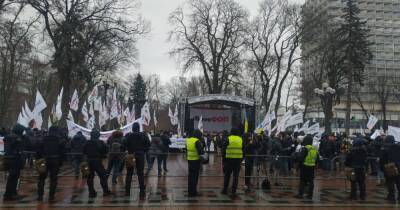 Владимир Зеленский - "День госпереворота": Рада взята под усиленную охрану, рядом с ней проходит митинг ФОПов - focus.ua - Украина - Киев