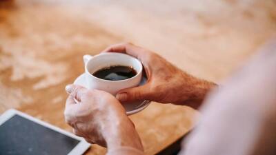 Эксперты рассказали, сколько кофе в день пьют россияне - vm.ru - Россия - Россияне