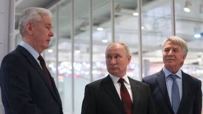Владимир Путин - Сергей Собянин - Леонид Михельсон - Путин побывал с экскурсией в Доме культуры «ГЭС-2» - vm.ru - Москва - Россия