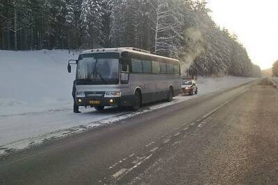 В Зауралье частично сняли запрет на движение пассажирского транспорта из-за гололеда - znak.com - Екатеринбург - Новосибирск - Тюмень - Челябинск - Курганская обл. - Омск - населенный пункт Гибдд