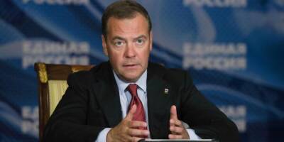 Дмитрий Медведев - Медведев: "Единая Россия" должна поддерживать граждан - ruposters.ru - Россия