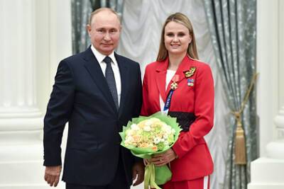 Александр Тихонов - Олимпийская чемпионка бросила спорт ради работы в Кремле - lenta.ru