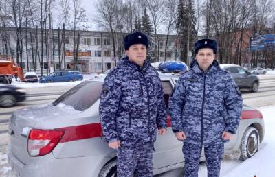 Автомобиль без бензина встал на Волоколамке в Твери, водитель голосовал — помогла только Росгвардия - afanasy.biz - Тверь