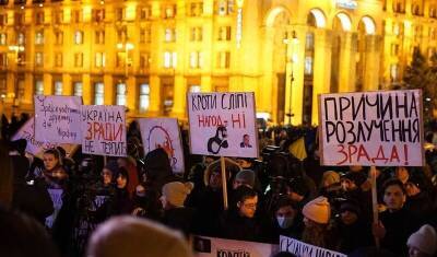 Владимир Зеленский - Петр Порошенко - В Киеве начался митинг против Зеленского - newizv.ru - Россия - Украина - Киев