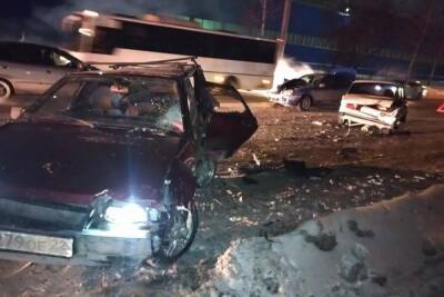 Пешеход пострадал в массовой аварии в Новосибирске - novos.mk.ru - Новосибирск