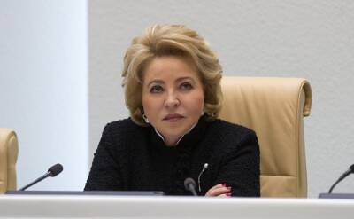 Валентина Матвиенко - Матвиенко: из-за «мышиной возни» Минпросвещения придется отменить закон о дистанте - znak.com - Россия