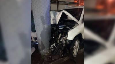 В центре Воронежа задержали врезавшуюся в столб пьяную автомобилистку: появилось видео - vestivrn.ru - Воронеж