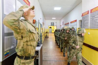 Росгвардия определила нормы одежды: шапка из каракуля на 5 лет, трусы на год - znak.com