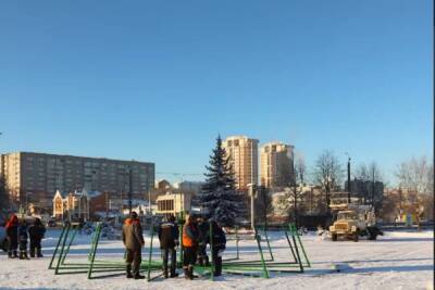 В Иваново по просьбам горожан на площади Пушкина устанавливают еще одну новогоднюю елку - mkivanovo.ru - Иваново