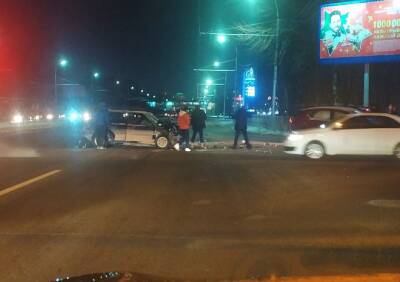 На Московском шоссе случилась жесткая авария с участием двух легковушек - ya62.ru