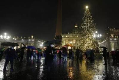 Рождество Христово - В Ватикане зажгли рождественскую елку на площади Святого Петра - unn.com.ua - Украина - Киев - Италия - Ватикан - Ватикан