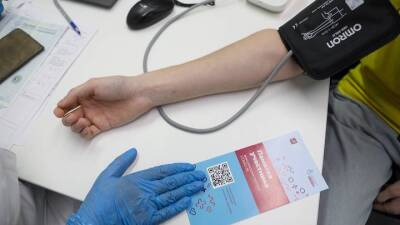Участники испытания вакцины «Спутник М» получат от Москвы по 15 тысяч рублей - vm.ru - Москва - Россия