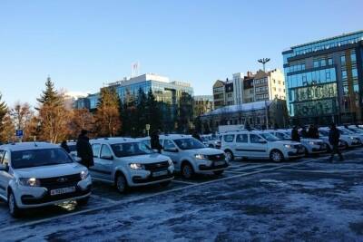 Рустам Минниханов - Поликлиникам Казани Минниханов вручил ключи от машин - kazan.mk.ru - респ. Татарстан - Казань