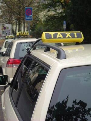 В Берлине теперь можно заказывать такси 2G - rusverlag.de - Берлин - Berlin