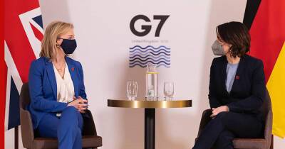Элизабет Трасс - Анналеной Бербок - На встрече глав МИД G7 обсудили "единый фронт перед лицом агрессии России" - profile.ru - Россия - Китай - Украина - Англия - Германия - Великобритания
