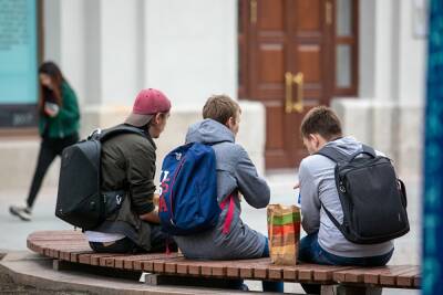 В России в пандемию на 60% выросло число отравлений наркотиками среди подростков - znak.com - Россия