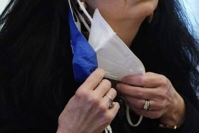Алексей Аграновский - Вирусолог счёл сумасшествием ношение более чем одной маски на лице для защиты от COVID-19 - govoritmoskva.ru - Москва - Россия