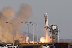 Ракета New Shepard совершила суборбитальный полет с туристами - rusjev.net - США - Техас - Reuters