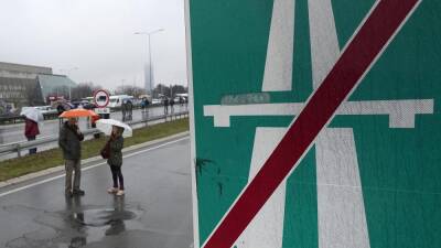 Сербия: экоактивисты снова перекрыли дороги, протестуя против добычи лития - ru.euronews.com - Россия - США - Украина - Франция - Сербия - Белград