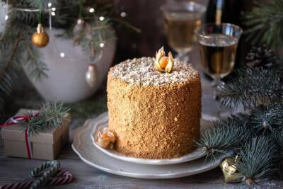 Медовик, чизкейк и торт «Птичка»: что подать на десерт к новогоднему столу - skuke.net