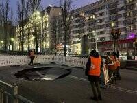 В центре Киева часть улицы провалилась под землю: движение транспорта изменили - vlasti.net