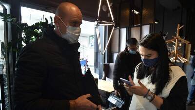 Вячеслав Володин - Петр Толстой - В ГД рассказали о работе над проектом о QR-кодах в общественных местах - iz.ru - Израиль