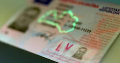 Мария Голубева - Даниэль Павлютс - Коалиция рассмотрит вопрос о предъявлении водительского, студенческого или пенсионного удостоверения вместе с ковид-сертификатом - rus.delfi.lv - Латвия