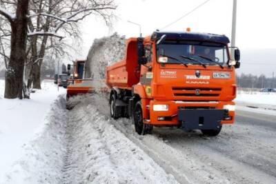 С петербургских улиц за две недели убрали половину прошлогоднего объема снега - spb.mk.ru - Санкт-Петербург