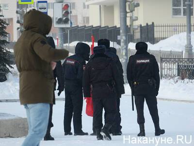 В Екатеринбурге полицейского задержали при закладке наркотика - nakanune.ru - Россия - Екатеринбург - Свердловская обл.