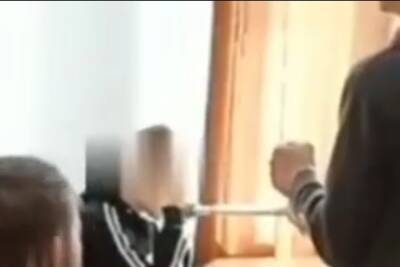 На Кубани проводят проверку по факту избиения костылём 8-классницы в Лабинском районе - kuban.mk.ru - Краснодарский край - Кубань