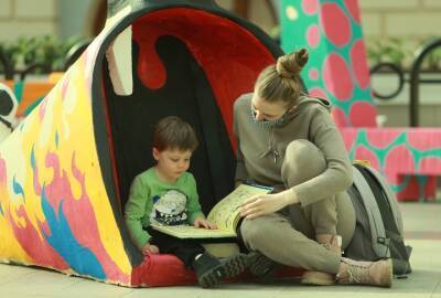 Наталья Наумова - Психолог пояснила, какие родители чаще читают детям страшные сказки - vm.ru