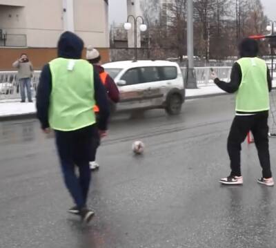 Тимур Иванов - В Екатеринбурге блогеры постоянно устраивают акции на проезжей части. Как их наказывают - znak.com - Екатеринбург - Свердловская обл.