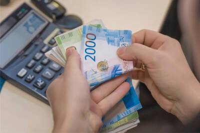 Банк не может продать недвижимость экс-губернатора Ленобласти из-за его жены - mk.ru - Ленинградская обл.