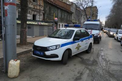 В Саратове стена раздавила проезжающие автомобили: на место происшествия прибыл Следственный комитет - saratov.mk.ru - Россия - Саратовская обл. - Саратов