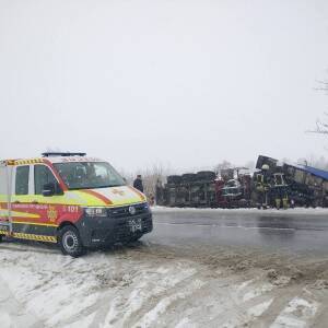 Во Львовской области перевернулся грузовик с глицерином. Фото - reporter-ua.com - Украина - Львовская обл. - Самбор