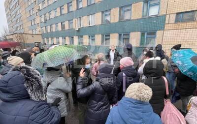 В Кривом Роге медики вышли на улицу, требуя погасить долги по зарплатам - korrespondent.net - Украина - Кривой Рог - Днепропетровская обл.