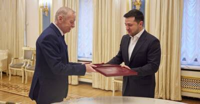Владимир Зеленский - Игорь Поклад получил орден Державы из рук Владимира Зеленского: Герой Украины - теперь официально - kp.ua - Украина